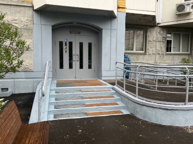 Завершаем весенние работы по адресам: ул. Летчика Грицевца, д. 6, 7 и ул. Авиаконструктора Петлякова, д. 11