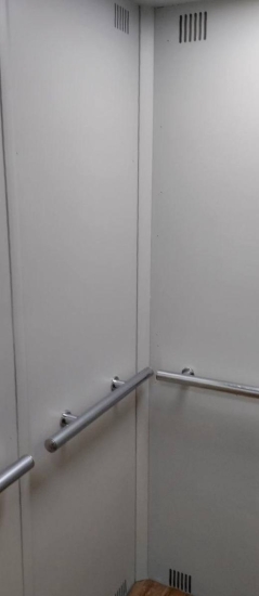 ул. Радужная, д. 29, подъезд 1 и ул. Георгиевская, д. 3, подъезд 2 — покрасили кабины лифтов