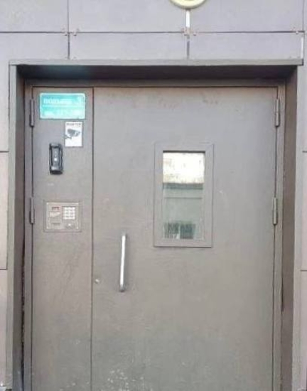 ул. Садовая, д. 9 — отрегулировали притвор входной двери