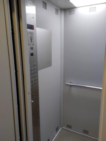 ул. Радужная, д. 29, подъезд 1 и ул. Георгиевская, д. 3, подъезд 2 — покрасили кабины лифтов