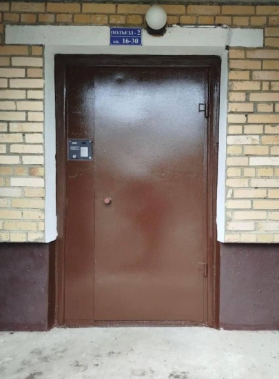 ул. Люблинская, д. 1 — покрасили входные группы