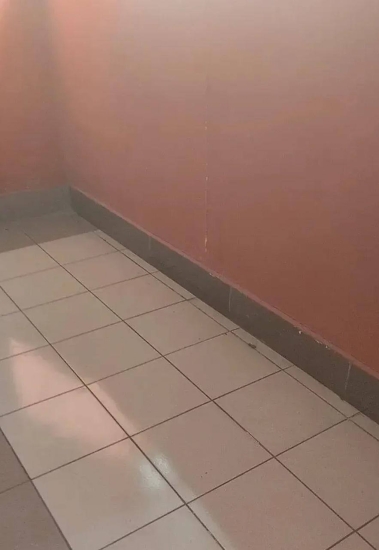 Южный квартал, д. 7 — провели генеральную уборку 1 подъезда