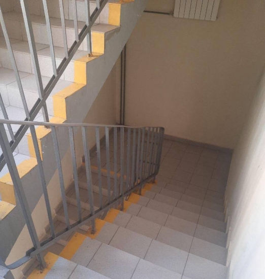 Барышевская роща, д. 2 — провели влажную уборку мест общего пользования